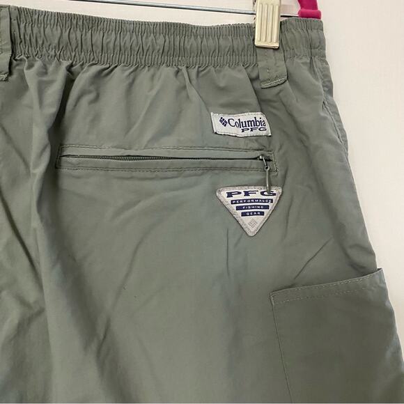 COLUMBIA • Olive Green PFG Waterproof Fishing Shorts - Picture 6 of 6